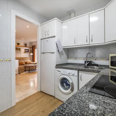 Апартаменти Zafiro Apartment&parking In The Historical Centre