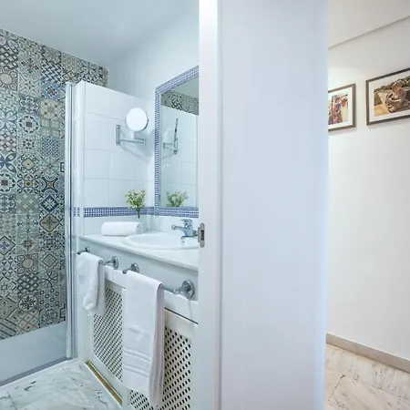 Zafiro Apartment&parking In The Historical Centre Апартаменти *